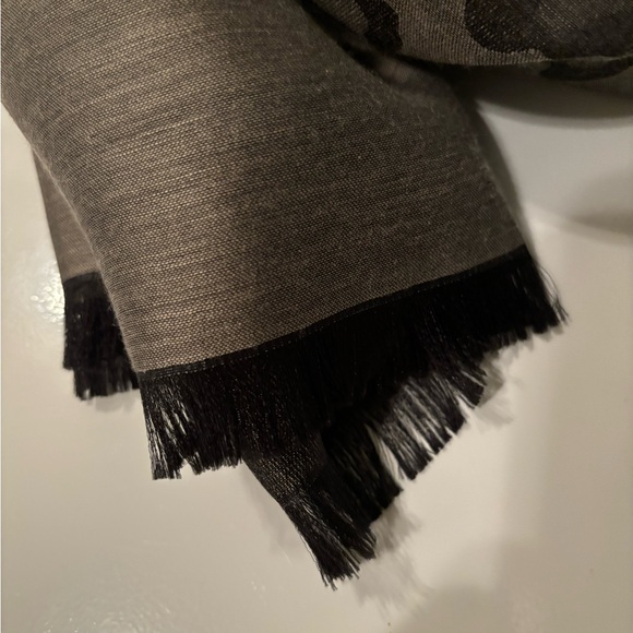 Animal Print Scarf Black Gray - Picture 5 of 5
